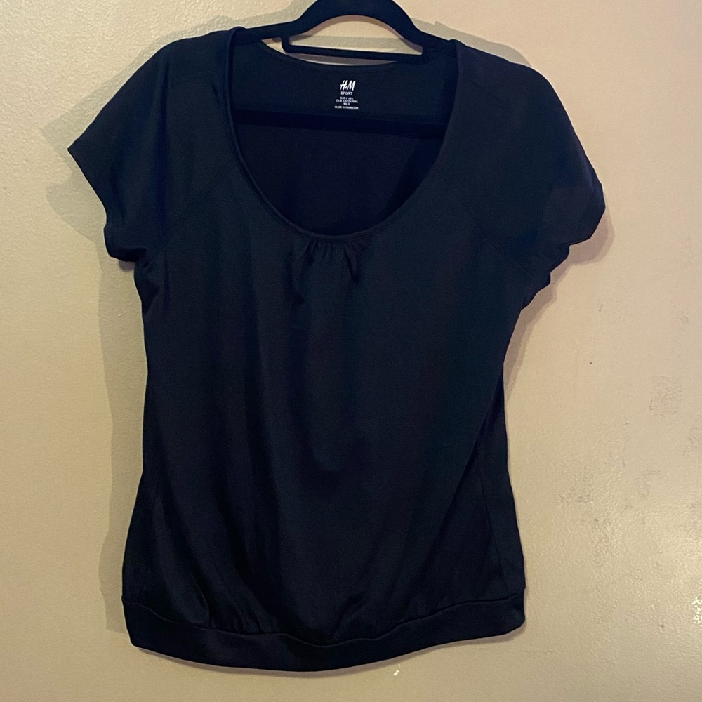 H&M Women’s Sport Swoop neck Black Short Sleeve Top Size Large EUC